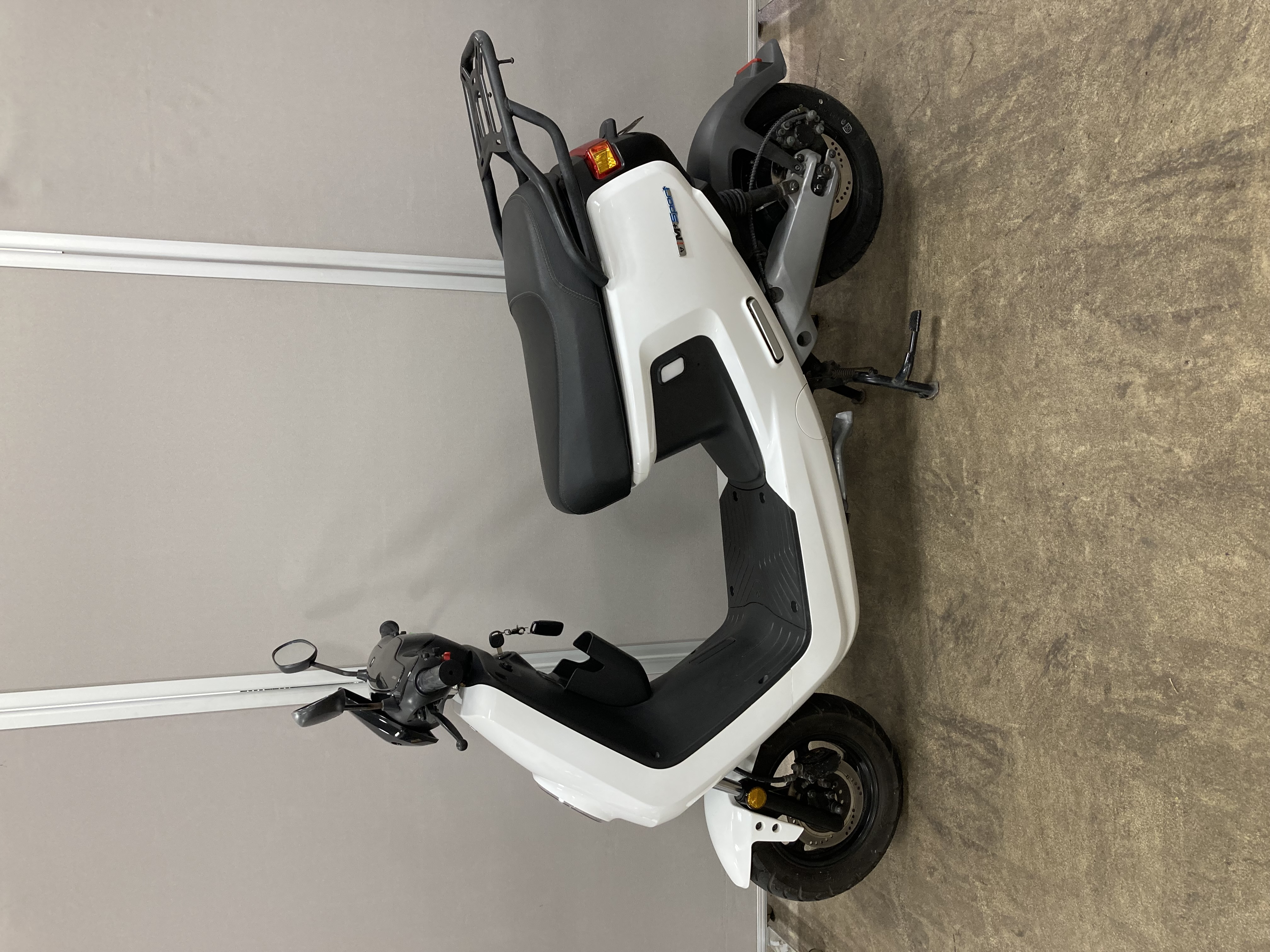 XEAM niu M+ ホワイト 2019年式 R1NBCMB16K1003521